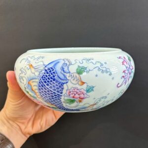 Thuyền trà sứ cảnh đức vẽ tay cá vượt vũ môn men ngũ thái cao cấp 10.5x15x7cm TT31.