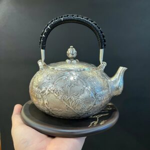 Ấm đun nước pha trà bạc nguyên chất gò tay mai lan cúc trúc 1L AN96.