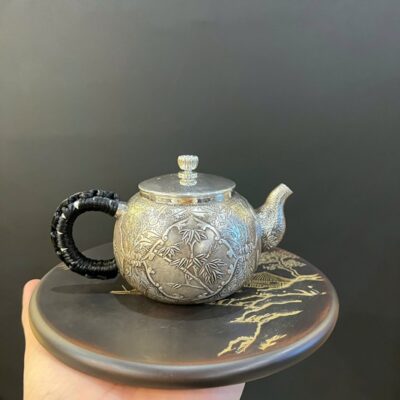 Ấm pha trà bạc 999 nguyên chất gò tay thủ công cao cấp họa mai lan cúc trúc đẹp pha ngon.