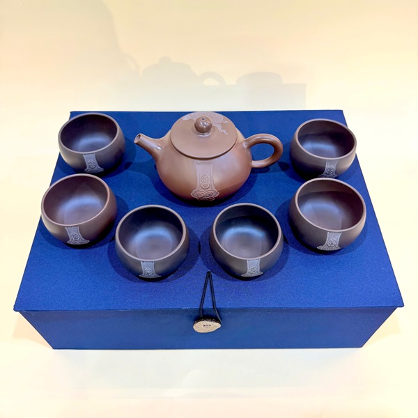 Bộ ấm trà Nê Hưng dáng Đức Trung thấp khắc thiền 250ml AT102 - Ảnh 3