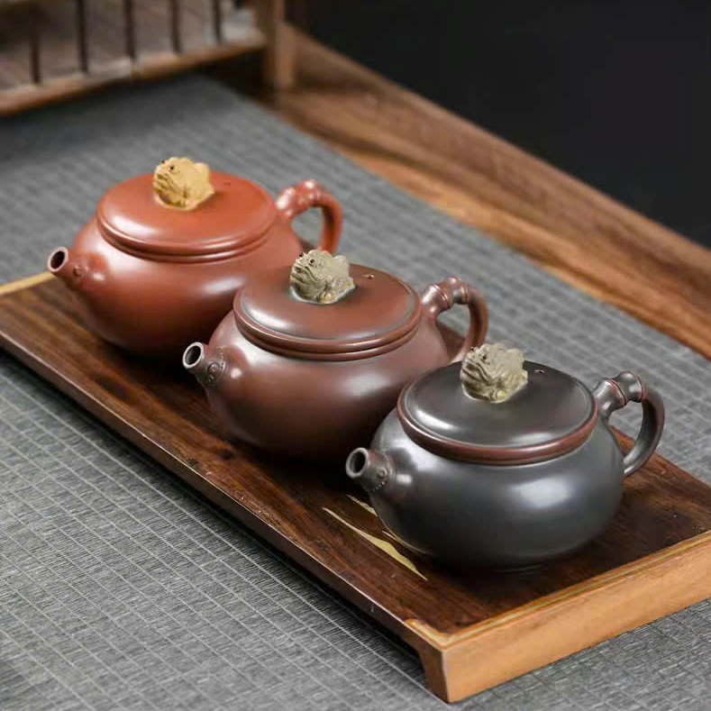 Ấm Nê Hưng Đức Trung Trúc Đoạn Thiềm Thừ Ngự Nắp 250ml AKC134