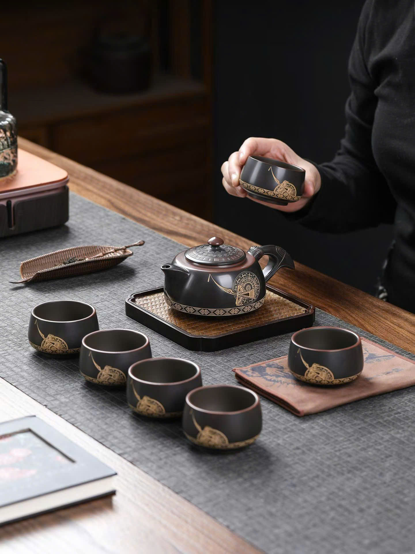 Bộ ấm trà tử sa hư biến họa trống đồng chim hạc AT107
