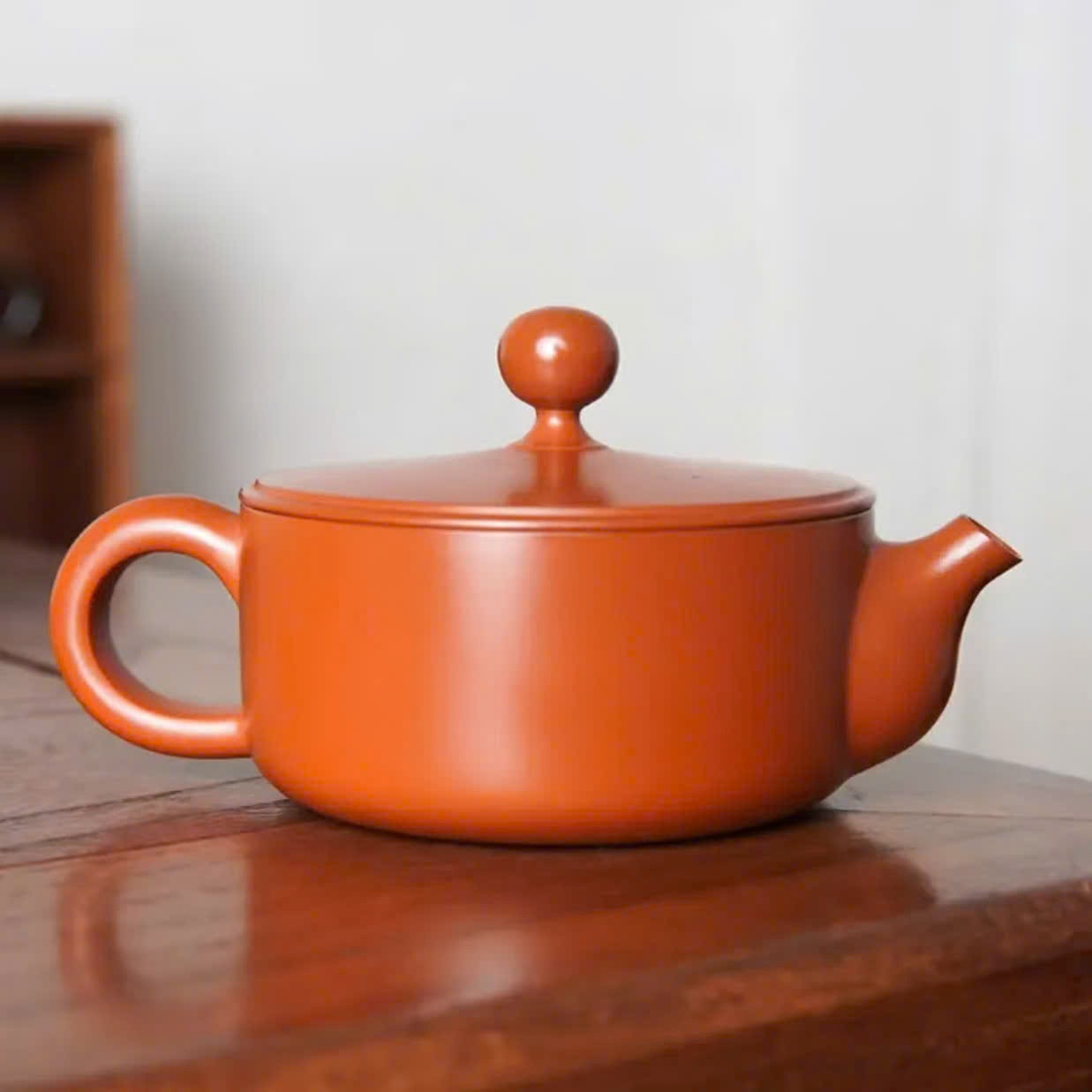 Ấm Nê Hưng Đức Trung Hán Ngoã Đỏ Khắc Núi 150ml AKC306 - Ảnh 2