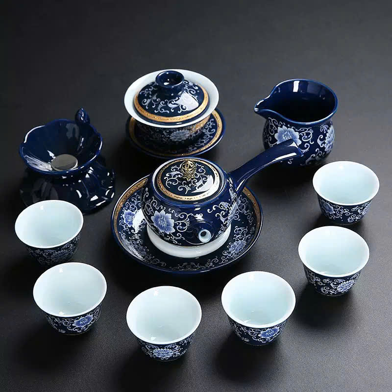 Bộ Ấm Trà Sứ Men Lam Hoa Tiết Hoa Mẫu Đơn Cuốn Thảo AT111